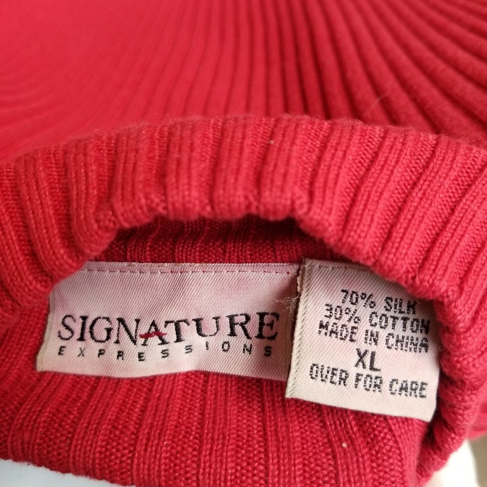 Signature red pullover sweater - Picture 3 of 3